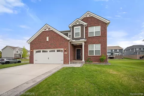 2610 Ironton Dr, Commerce, MI 48382