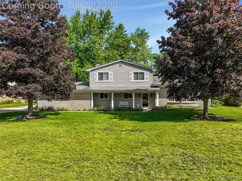 1236 Beemer Ct, Oxford, MI 48371