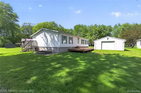 672 Red Oaks Dr, Genoa, MI 48843