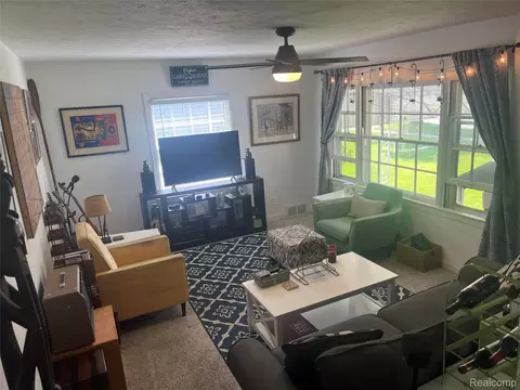 907 Napier Ave, St. Joseph, MI 49085