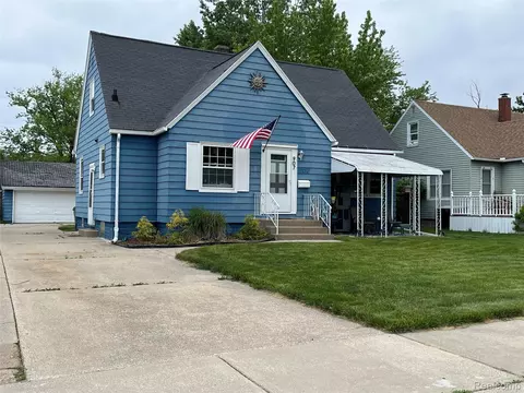 907 Napier Ave, St. Joseph, MI 49085