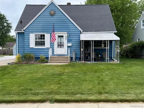 907 Napier Ave, St. Joseph, MI 49085