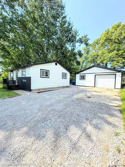 3110 Mcginnis Dr, Fenton, MI 48430