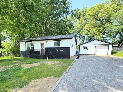 3110 Mcginnis Dr, Fenton, MI 48430
