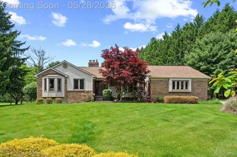 3158 Eden Trl, Brighton, MI 48114