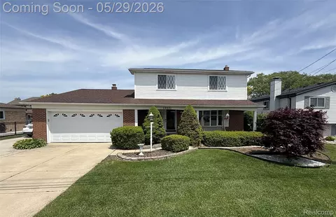 29531 N Seaway Ct, Harrison, MI 48045