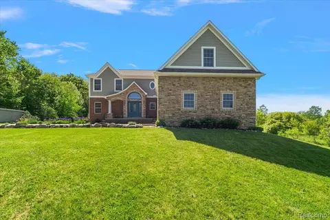 5035 Hidden Ridge Dr, Metamora, MI 48455