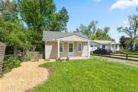 2171 Bradley Ave, Ypsilanti, MI 48198