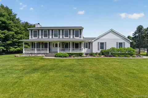 2724 Ore Valley Dr, Hartland, MI 48353