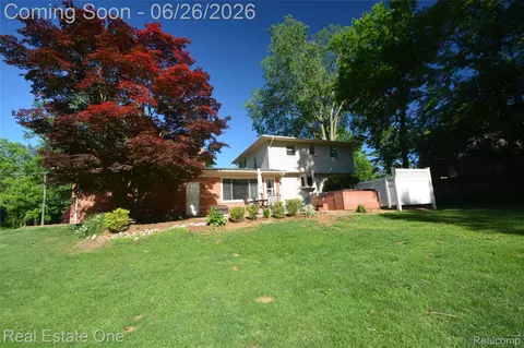615 Willard Ave, Rochester Hills, MI 48307
