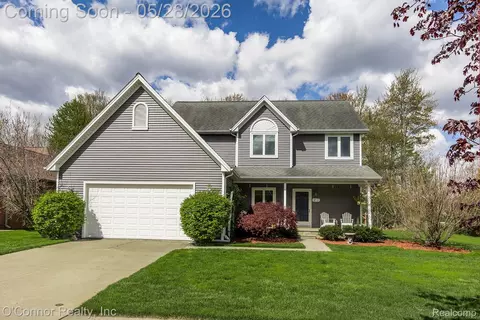 910 Hunter Ct, Marysville, MI 48040