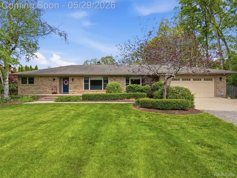 10839 9 Mile Rd, Green Oak, MI 48189