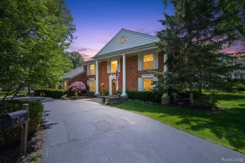 4121 Antique Ln, Bloomfield Hills, MI 48302
