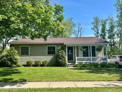 410 North St, Holly, MI 48442