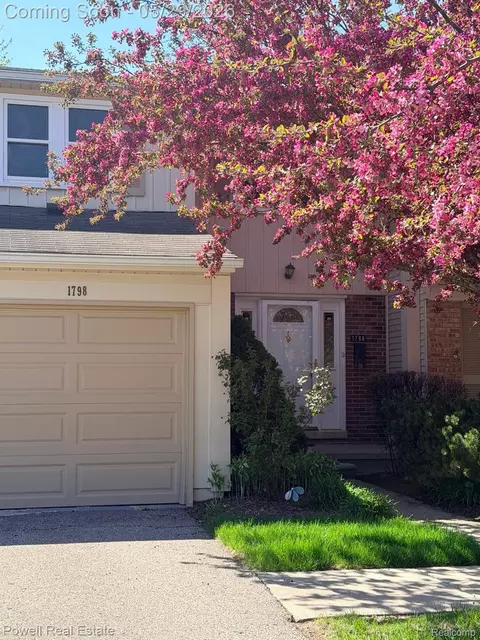 1798 Brentwood Dr, Troy, MI 48098