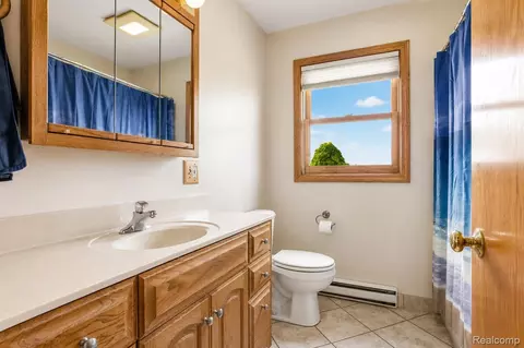 Bath - 6373 Norman Rd, Grant, MI 48032 photo 1 of 1