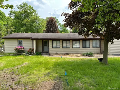 1436 Hartwig Dr, Troy, MI 48085