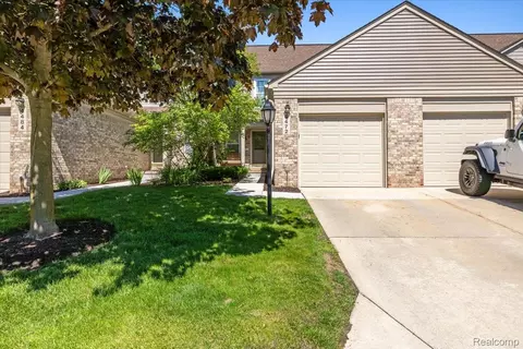 4472 Hunters Cir E, Canton, MI 48188