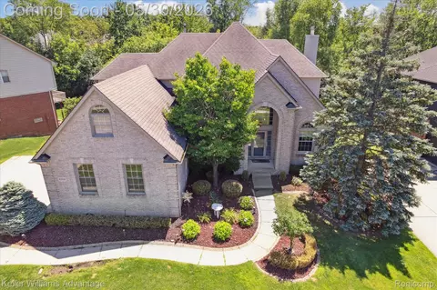 6356 Branford Dr, West Bloomfield, MI 48322