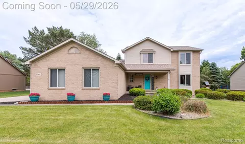 2241 Elkridge Cir, Highland, MI 48356