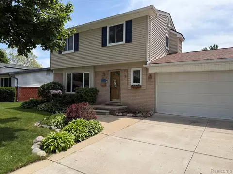 919 Elmsford Dr, Clawson, MI 48017