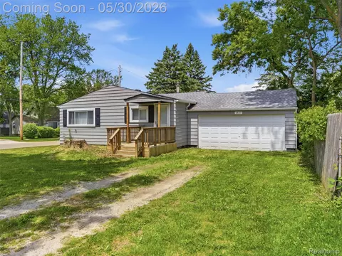 1437 E Parkwood Ave, Burton, MI 48529