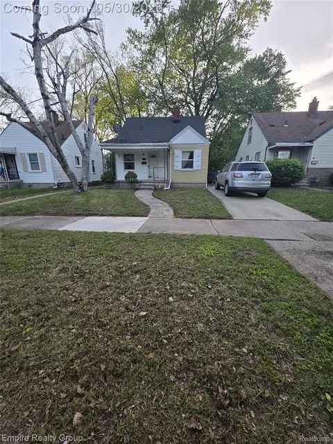 7507 W Parkway St, Redford, MI 48239