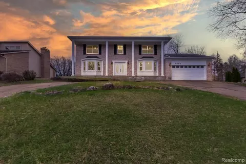 5394 Pond Bluff Dr, West Bloomfield, MI 48323