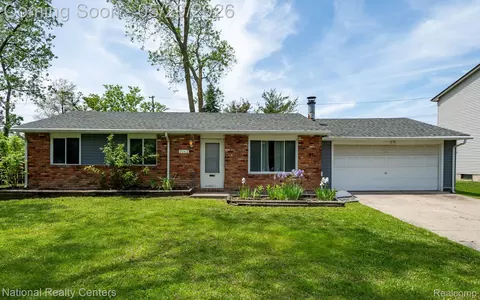 2243 Phillips Rd, Auburn Hills, MI 48326
