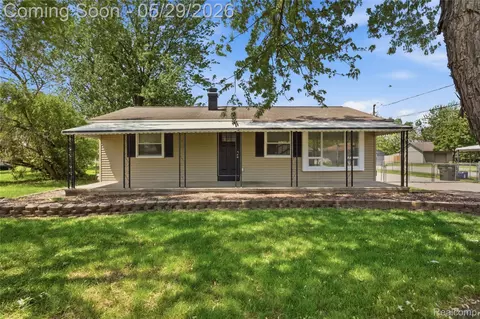 37257 Dundee St, Sterling Heights, MI 48310