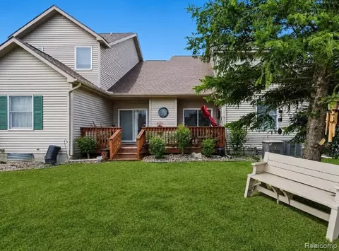 Exterior - 2053 Golfcrest Dr, Davison, MI 48423 photo 2 of 2
