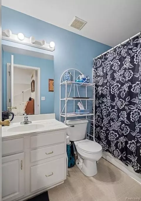 Bath - 2053 Golfcrest Dr, Davison, MI 48423 photo 1 of 2
