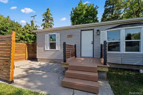2900 Hensman St, Keego Harbor, MI 48320