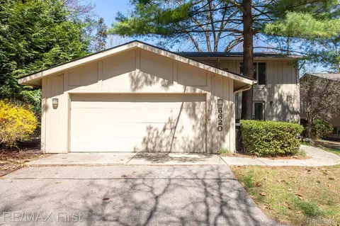 6620 Red Cedar Ln, West Bloomfield, MI 48324