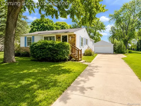 1147 Jay St, Waterford, MI 48327