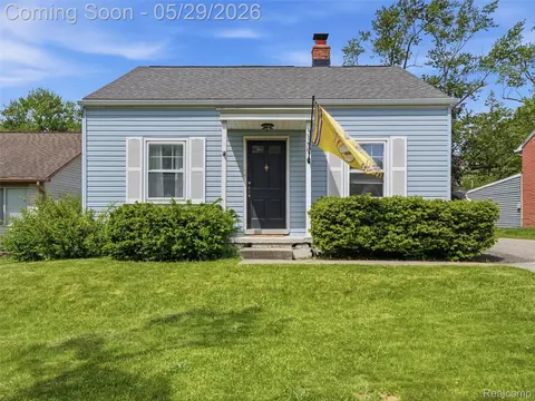 320 S Avery Rd, Waterford, MI 48328