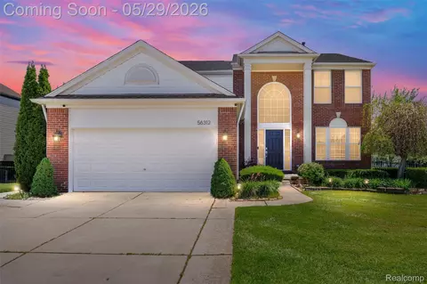 56312 Oasis Dr, Macomb, MI 48042