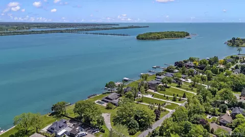 28095 Elba Dr, Grosse Ile, MI 48138