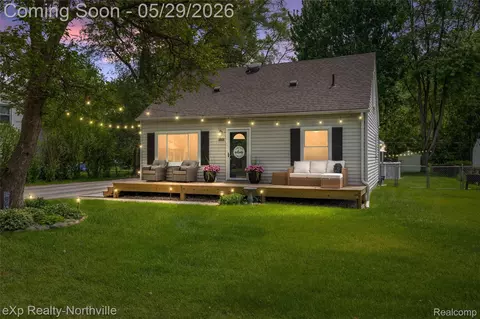 46049 Chatsworth Dr, Van Buren, MI 48111