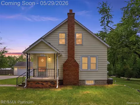 6335 Silver Lake Rd, Fenton, MI 48451