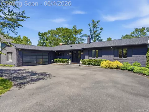 2950 Middlebury Ln, Bloomfield Hills, MI 48301