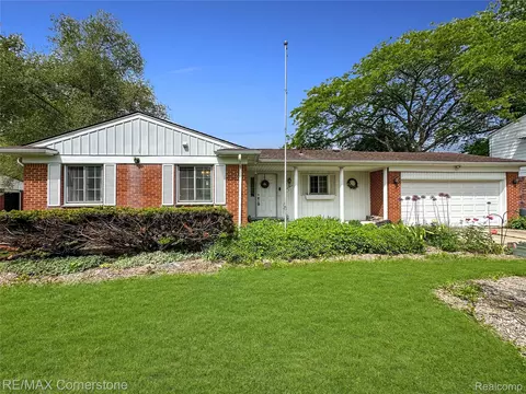 21 Edison Ave, Ypsilanti, MI 48197