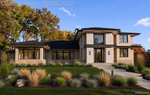 1465 Sodon Lake Dr, Bloomfield Hills, MI 48302
