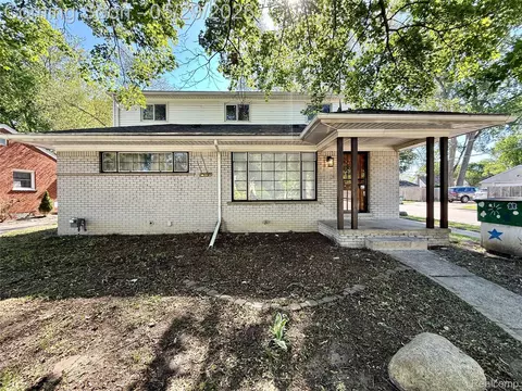 23400 Seneca St, Oak Park, MI 48237