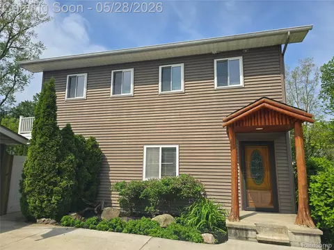 135 N Haven St, Novi, MI 48377