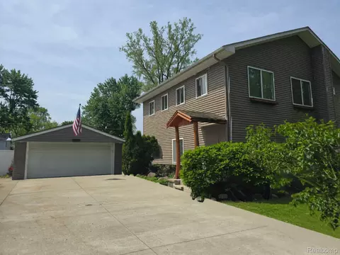 135 N Haven St, Novi, MI 48377