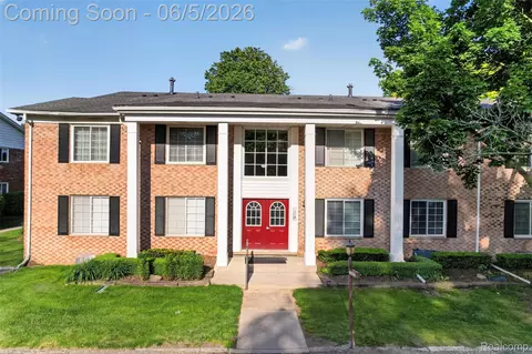 2425 Mulberry Square Sq #42, Bloomfield Hills, MI 48302