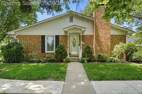 42003 Toddmark Ln, Clinton Township, MI 48038