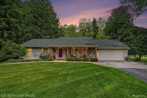 3609 Broadview Ln, Highland, MI 48357