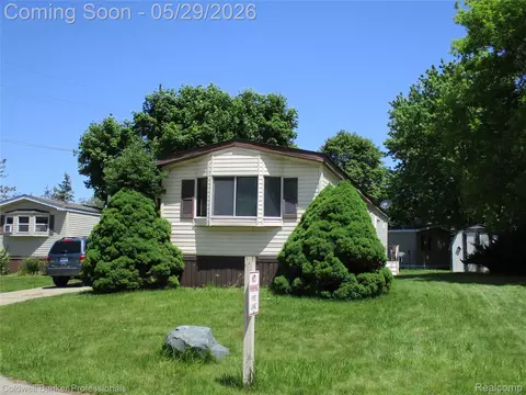 108 Deer Run, Lapeer, MI 48446
